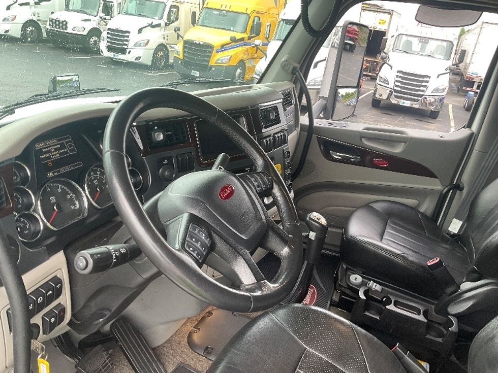 Sleeper Tractor-Heavy Duty Tractors-Peterbilt-2019-579-Mount Pleasant-PA-155,110\n\t\tmiles-$ 63,500 - Image 10