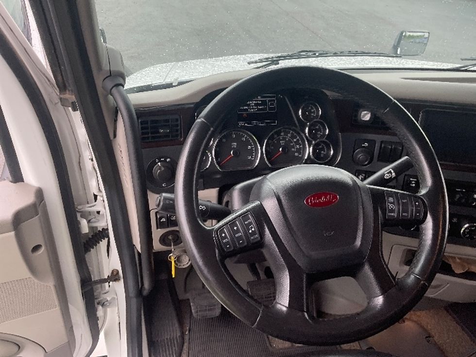 Sleeper Tractor-Heavy Duty Tractors-Peterbilt-2019-579-Mount Pleasant-PA-155,110\n\t\tmiles-$ 63,500 - Image 11