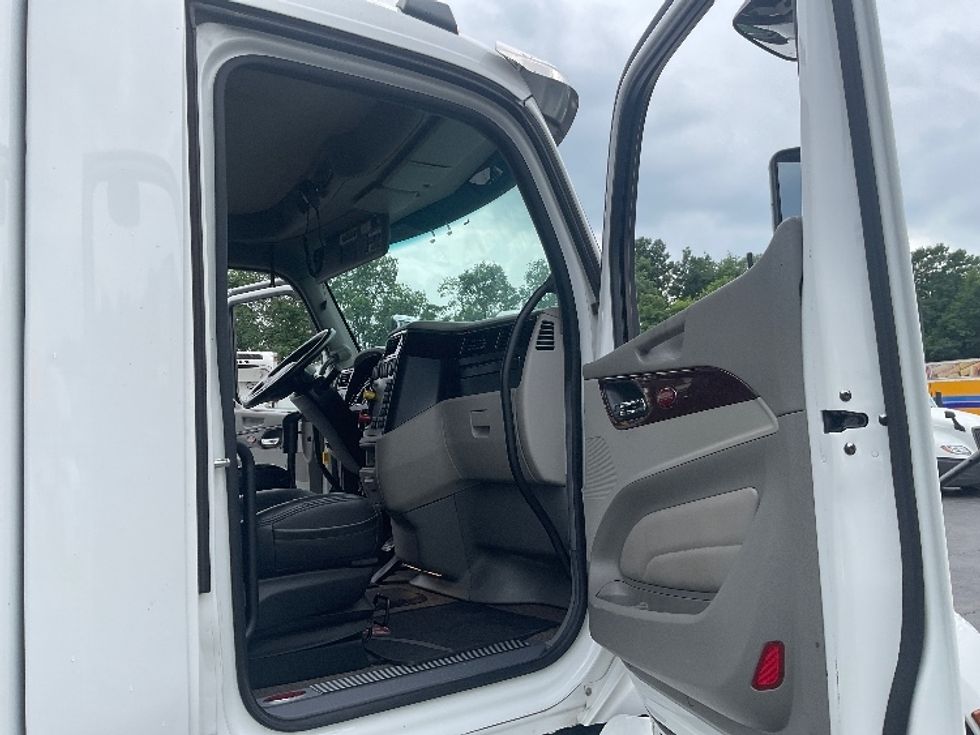 Sleeper Tractor-Heavy Duty Tractors-Peterbilt-2019-579-Mount Pleasant-PA-155,110\n\t\tmiles-$ 63,500 - Image 13