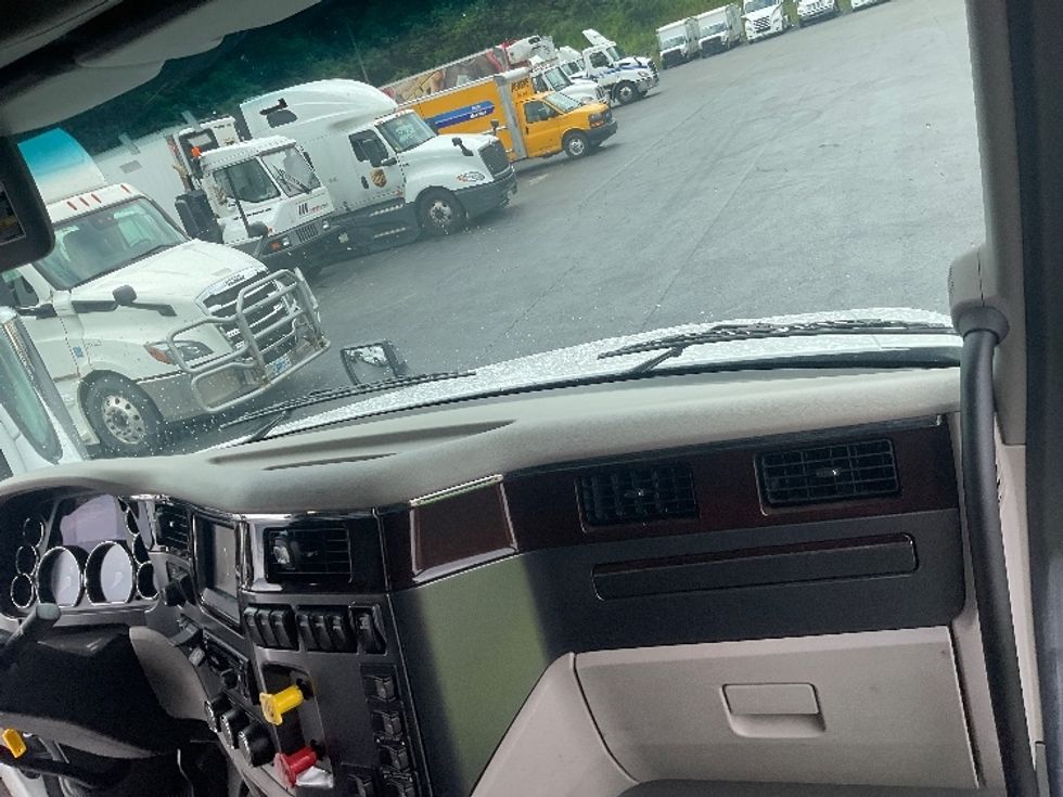 Sleeper Tractor-Heavy Duty Tractors-Peterbilt-2019-579-Mount Pleasant-PA-155,110\n\t\tmiles-$ 63,500 - Image 14