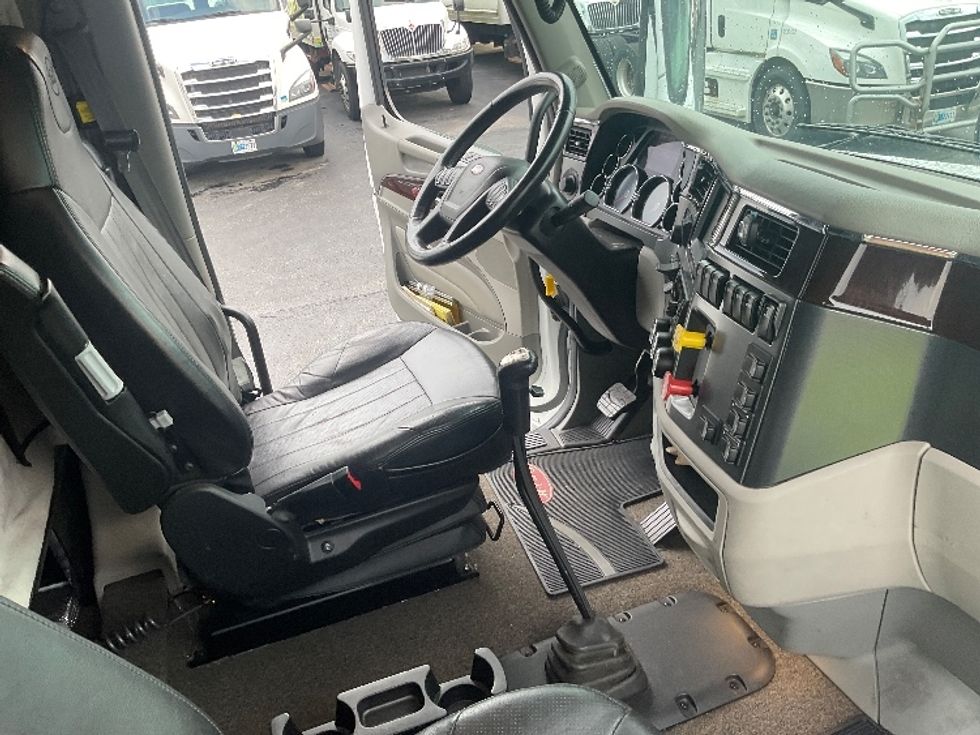 Sleeper Tractor-Heavy Duty Tractors-Peterbilt-2019-579-Mount Pleasant-PA-155,110\n\t\tmiles-$ 63,500 - Image 15