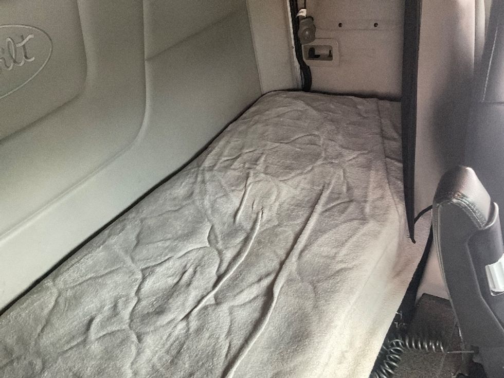 Sleeper Tractor-Heavy Duty Tractors-Peterbilt-2019-579-Mount Pleasant-PA-155,110\n\t\tmiles-$ 63,500 - Image 17