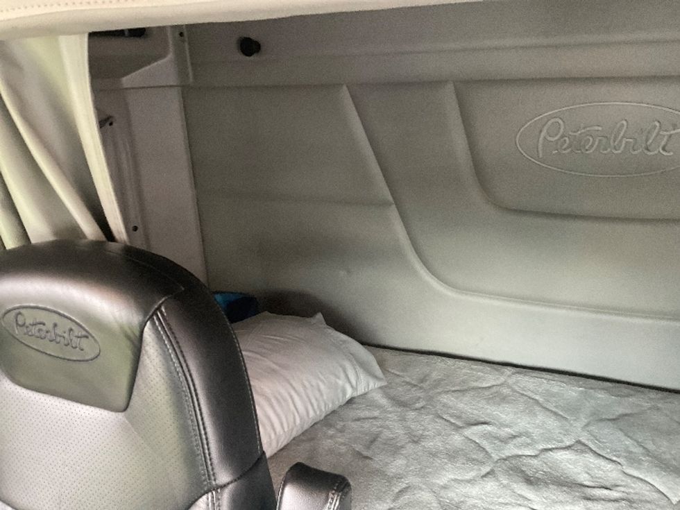 Sleeper Tractor-Heavy Duty Tractors-Peterbilt-2019-579-Mount Pleasant-PA-155,110\n\t\tmiles-$ 63,500 - Image 18