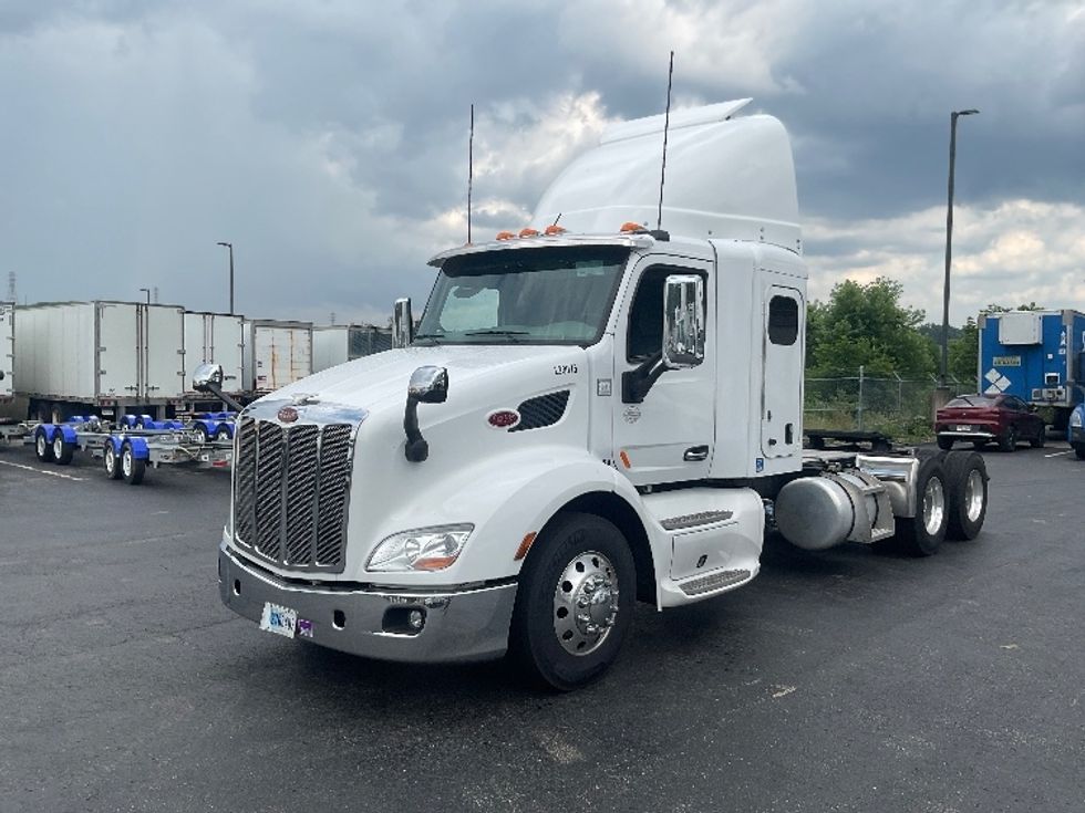 Sleeper Tractor-Heavy Duty Tractors-Peterbilt-2019-579-Mount Pleasant-PA-155,110\n\t\tmiles-$ 63,500 - Image 3