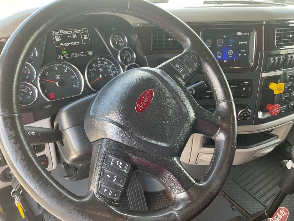 Sleeper Tractor-Heavy Duty Tractors-Peterbilt-2019-579-Mount Pleasant-PA-222,756\n\t\tmiles-$ 62,750 - Image 11