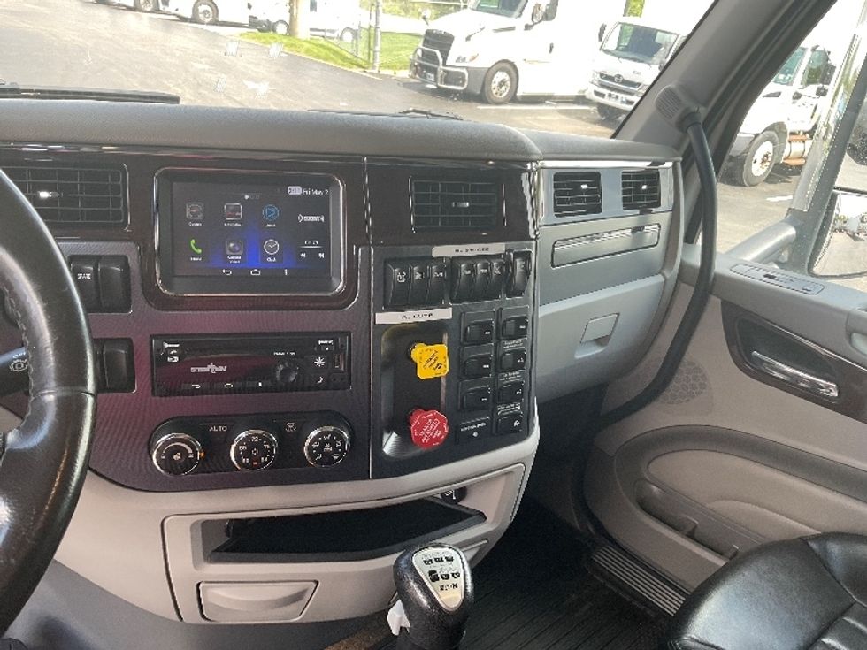 Sleeper Tractor-Heavy Duty Tractors-Peterbilt-2019-579-Mount Pleasant-PA-222,756\n\t\tmiles-$ 62,750 - Image 12