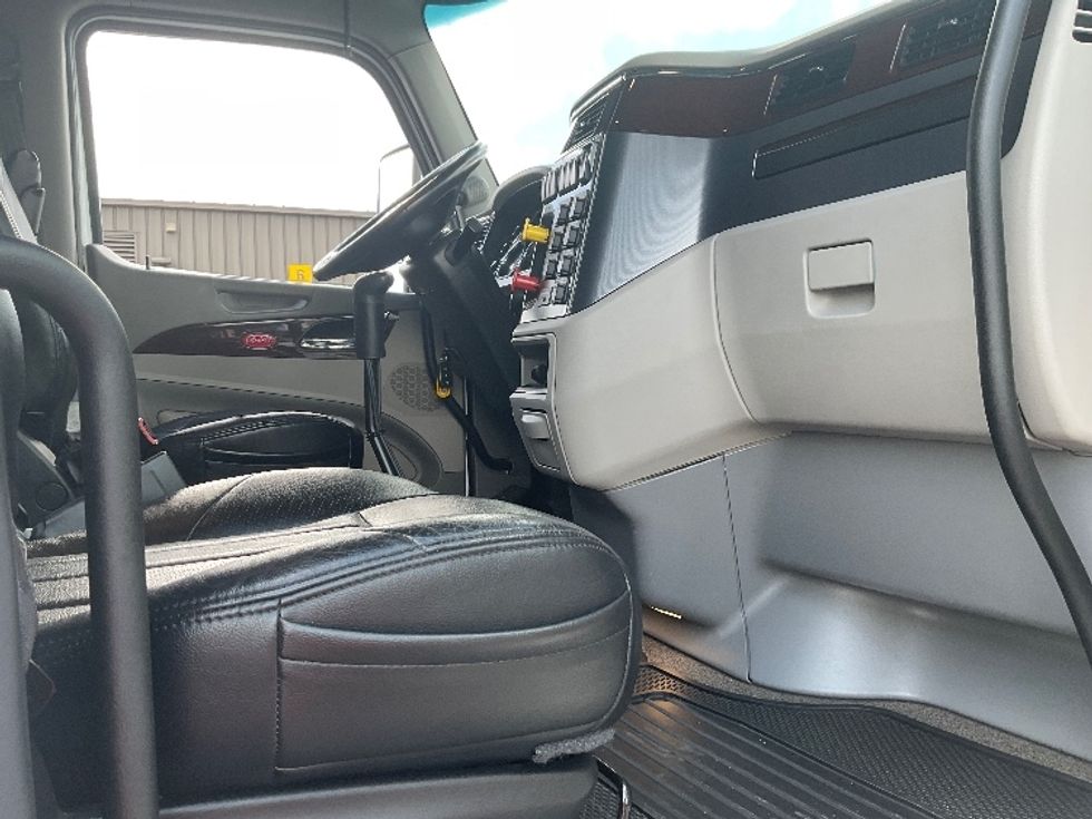 Sleeper Tractor-Heavy Duty Tractors-Peterbilt-2019-579-Mount Pleasant-PA-222,756\n\t\tmiles-$ 62,750 - Image 14