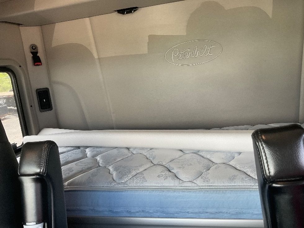 Sleeper Tractor-Heavy Duty Tractors-Peterbilt-2019-579-Mount Pleasant-PA-222,756\n\t\tmiles-$ 62,750 - Image 15