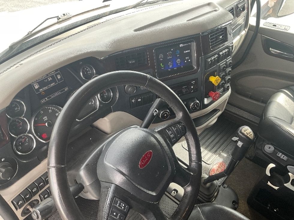 Sleeper Tractor-Heavy Duty Tractors-Peterbilt-2019-579-Mount Pleasant-PA-254,443\n\t\tmiles-$ 52,500 - Image 10