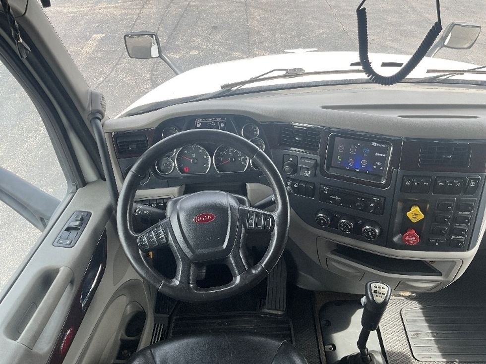 Sleeper Tractor-Heavy Duty Tractors-Peterbilt-2019-579-Mount Pleasant-PA-254,443\n\t\tmiles-$ 52,500 - Image 11