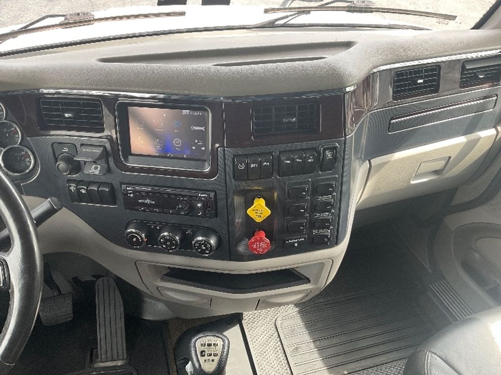 Sleeper Tractor-Heavy Duty Tractors-Peterbilt-2019-579-Mount Pleasant-PA-254,443\n\t\tmiles-$ 52,500 - Image 12