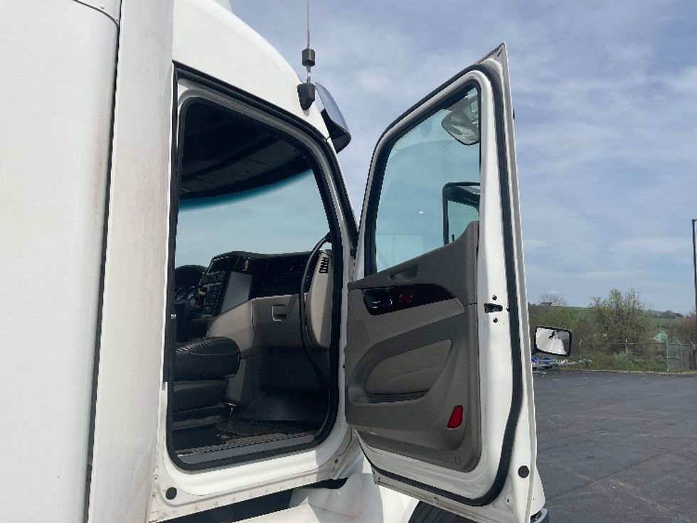 Sleeper Tractor-Heavy Duty Tractors-Peterbilt-2019-579-Mount Pleasant-PA-254,443\n\t\tmiles-$ 52,500 - Image 13