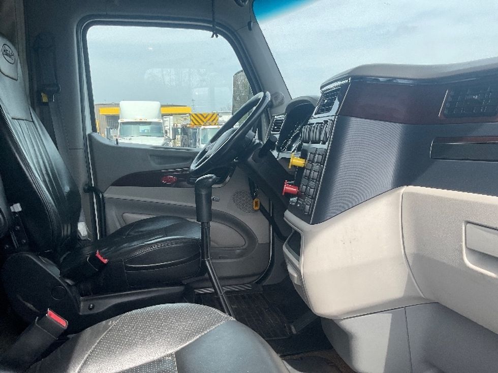 Sleeper Tractor-Heavy Duty Tractors-Peterbilt-2019-579-Mount Pleasant-PA-254,443\n\t\tmiles-$ 52,500 - Image 15