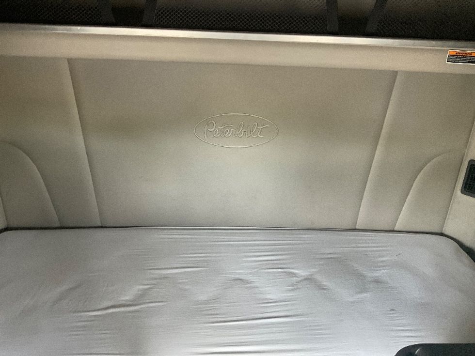 Sleeper Tractor-Heavy Duty Tractors-Peterbilt-2019-579-Mount Pleasant-PA-254,443\n\t\tmiles-$ 52,500 - Image 16