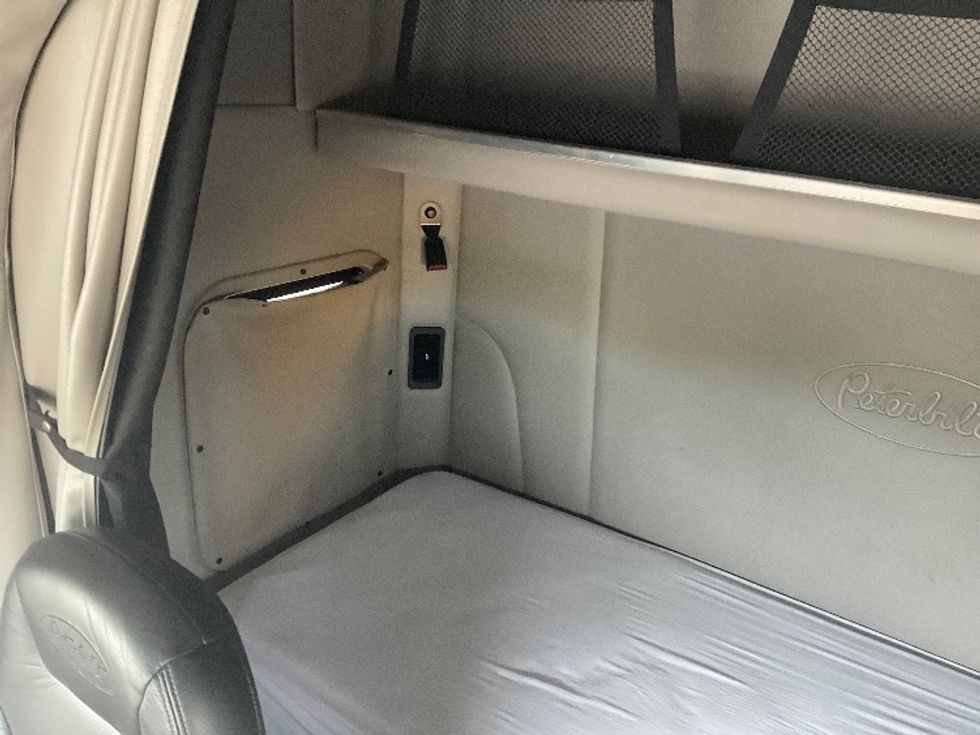 Sleeper Tractor-Heavy Duty Tractors-Peterbilt-2019-579-Mount Pleasant-PA-254,443\n\t\tmiles-$ 52,500 - Image 18