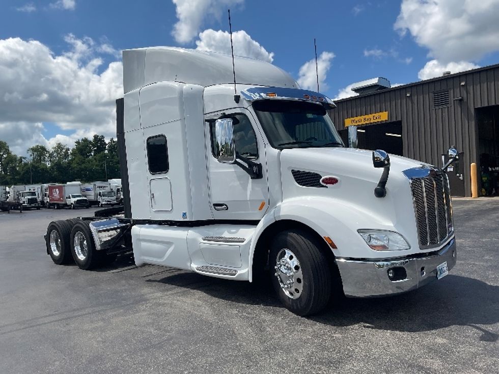 Sleeper Tractor-Heavy Duty Tractors-Peterbilt-2019-579-Mount Pleasant-PA-307,765\n\t\tmiles-$ 59,500 - Image 1
