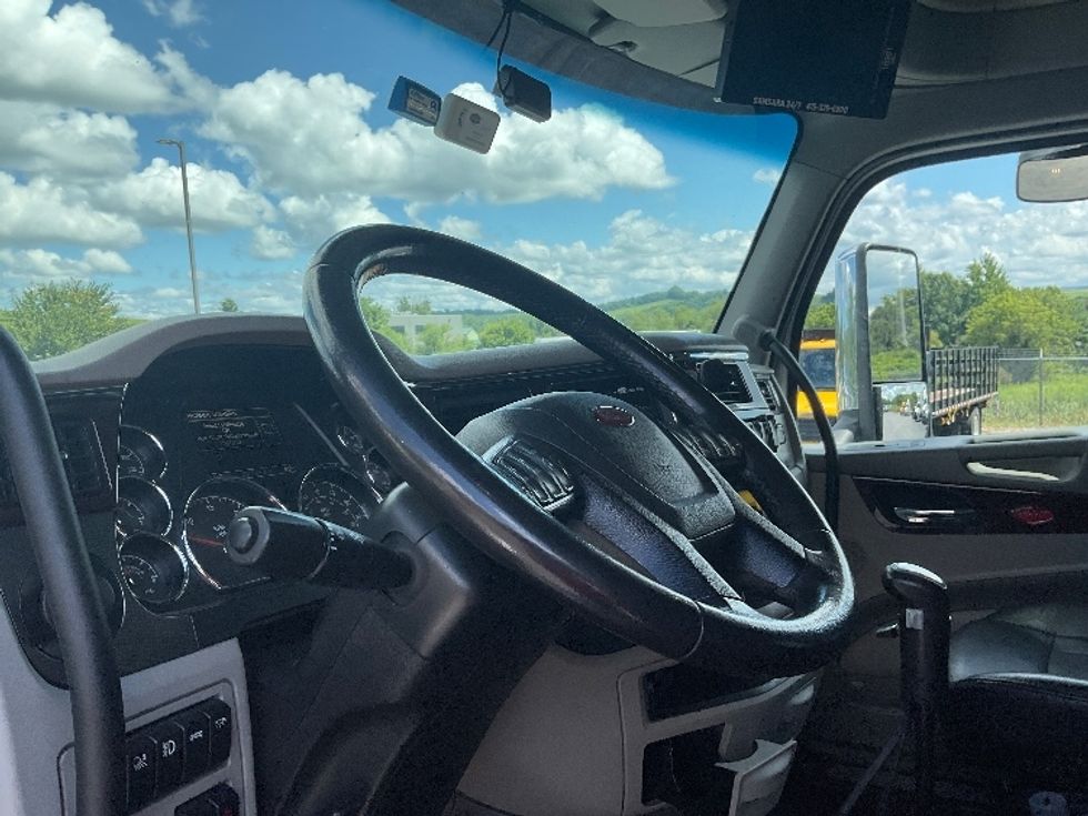 Sleeper Tractor-Heavy Duty Tractors-Peterbilt-2019-579-Mount Pleasant-PA-307,765\n\t\tmiles-$ 59,500 - Image 10