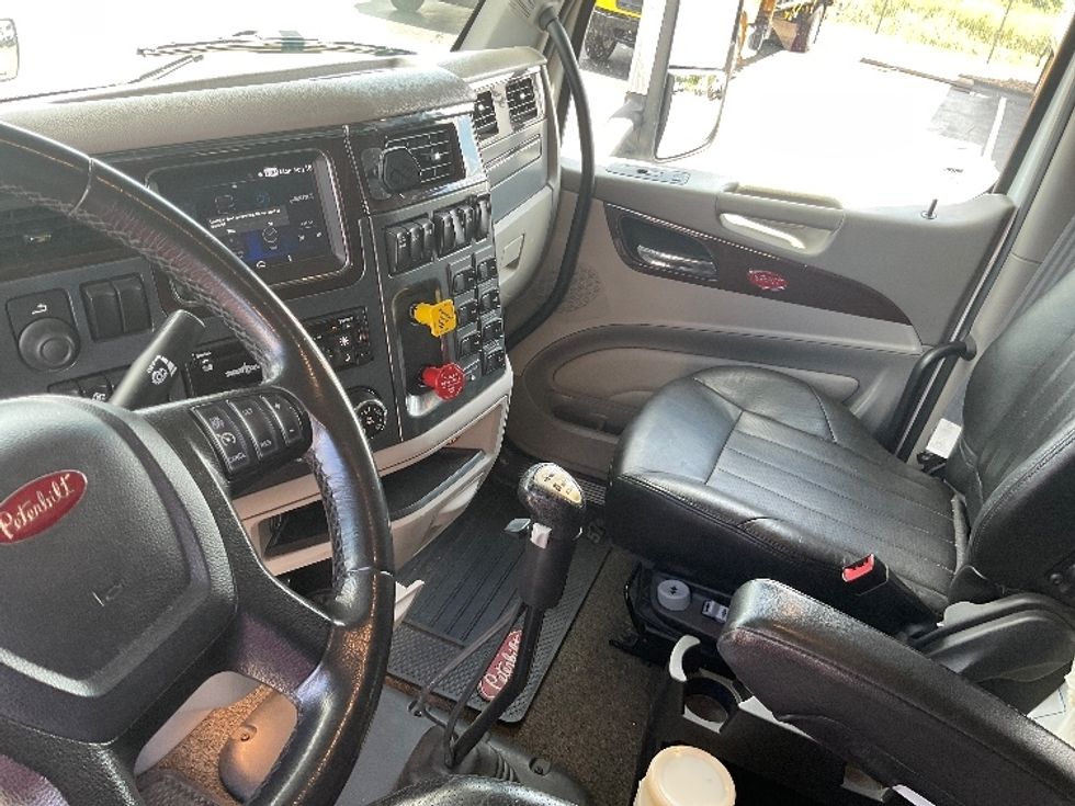 Sleeper Tractor-Heavy Duty Tractors-Peterbilt-2019-579-Mount Pleasant-PA-307,765\n\t\tmiles-$ 59,500 - Image 12