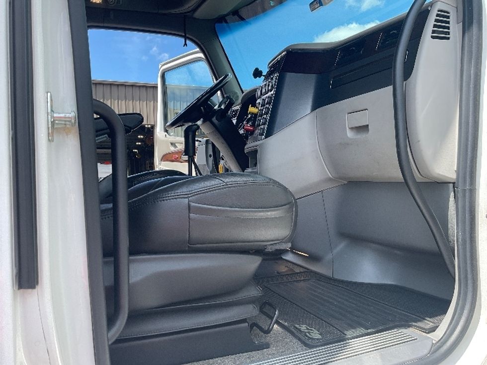 Sleeper Tractor-Heavy Duty Tractors-Peterbilt-2019-579-Mount Pleasant-PA-307,765\n\t\tmiles-$ 59,500 - Image 13