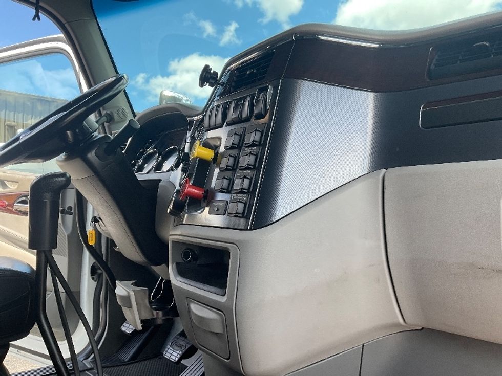 Sleeper Tractor-Heavy Duty Tractors-Peterbilt-2019-579-Mount Pleasant-PA-307,765\n\t\tmiles-$ 59,500 - Image 15