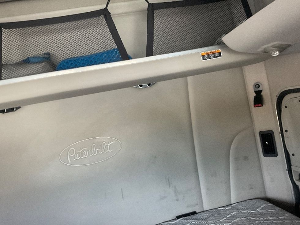 Sleeper Tractor-Heavy Duty Tractors-Peterbilt-2019-579-Mount Pleasant-PA-307,765\n\t\tmiles-$ 59,500 - Image 19