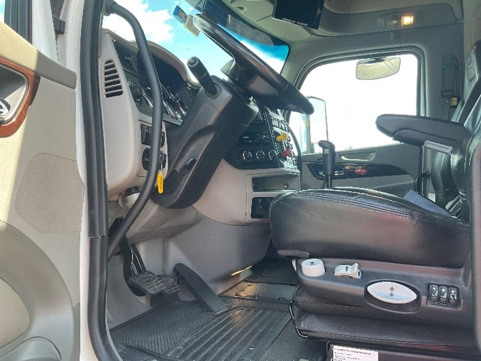 Sleeper Tractor-Heavy Duty Tractors-Peterbilt-2019-579-Mount Pleasant-PA-307,765\n\t\tmiles-$ 59,500 - Image 9