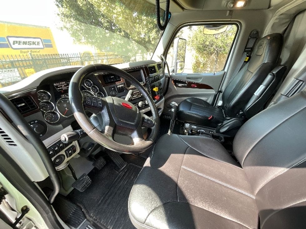 Sleeper Tractor-Heavy Duty Tractors-Peterbilt-2019-579-Torrance-CA-235,793\n\t\tmiles-$ 69,000 - Image 10