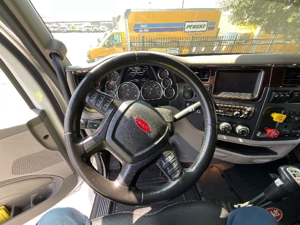 Sleeper Tractor-Heavy Duty Tractors-Peterbilt-2019-579-Torrance-CA-235,793\n\t\tmiles-$ 69,000 - Image 11
