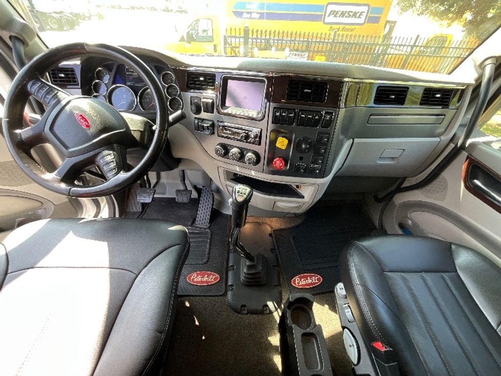 Sleeper Tractor-Heavy Duty Tractors-Peterbilt-2019-579-Torrance-CA-235,793\n\t\tmiles-$ 69,000 - Image 12