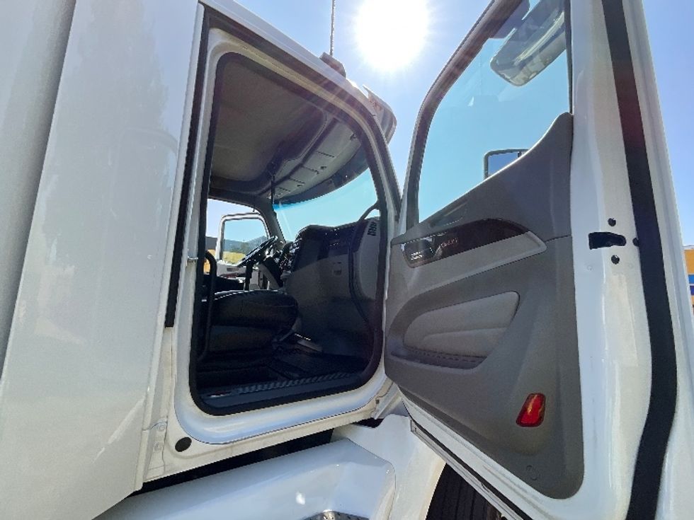 Sleeper Tractor-Heavy Duty Tractors-Peterbilt-2019-579-Torrance-CA-235,793\n\t\tmiles-$ 69,000 - Image 13