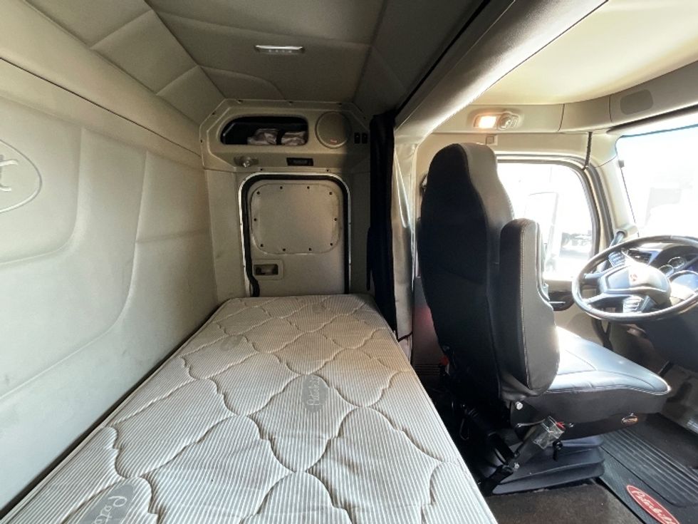 Sleeper Tractor-Heavy Duty Tractors-Peterbilt-2019-579-Torrance-CA-235,793\n\t\tmiles-$ 69,000 - Image 18