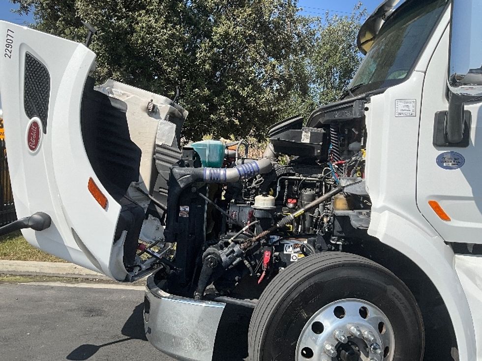 Sleeper Tractor-Heavy Duty Tractors-Peterbilt-2019-579-Torrance-CA-235,793\n\t\tmiles-$ 69,000 - Image 21