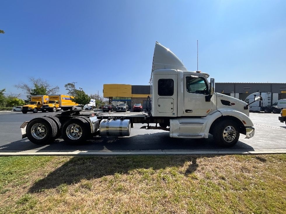 Sleeper Tractor-Heavy Duty Tractors-Peterbilt-2019-579-Torrance-CA-235,793\n\t\tmiles-$ 69,000 - Image 8