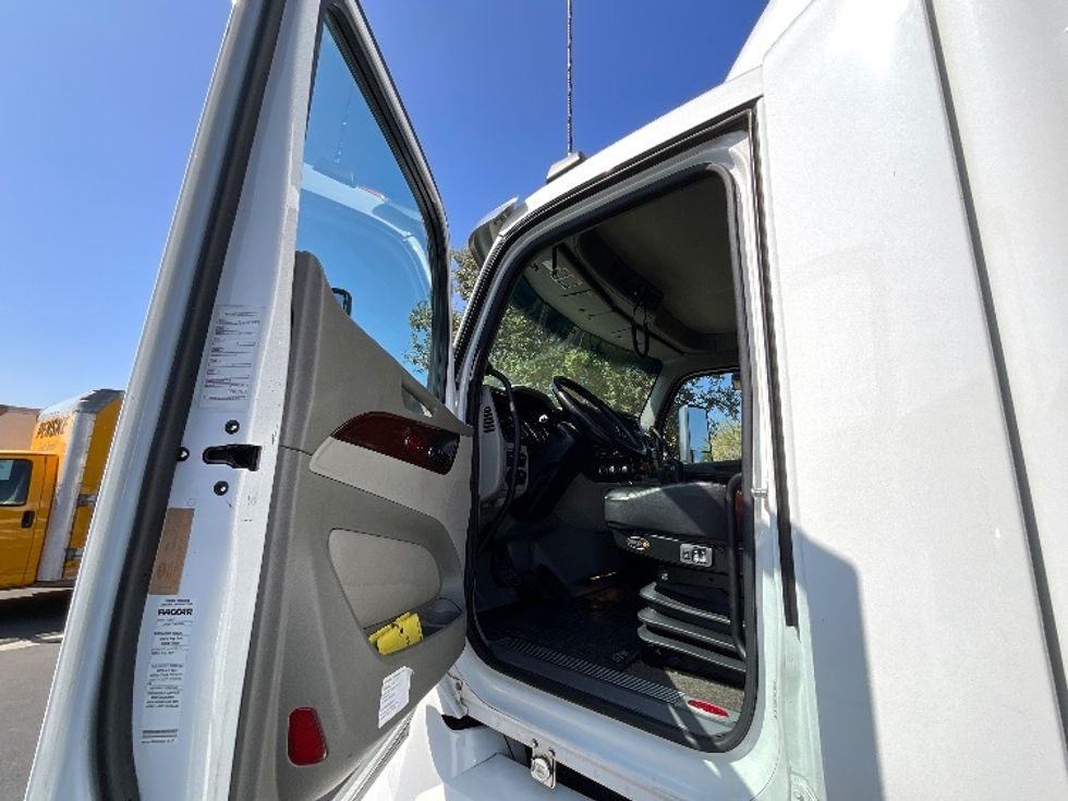 Sleeper Tractor-Heavy Duty Tractors-Peterbilt-2019-579-Torrance-CA-235,793\n\t\tmiles-$ 69,000 - Image 9