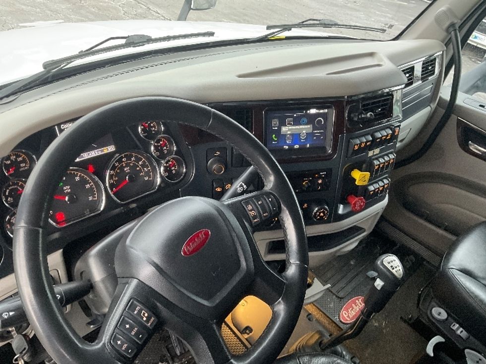 Sleeper Tractor-Heavy Duty Tractors-Peterbilt-2020-579-Akron-OH-181,218\n\t\tmiles-$ 65,500 - Image 10