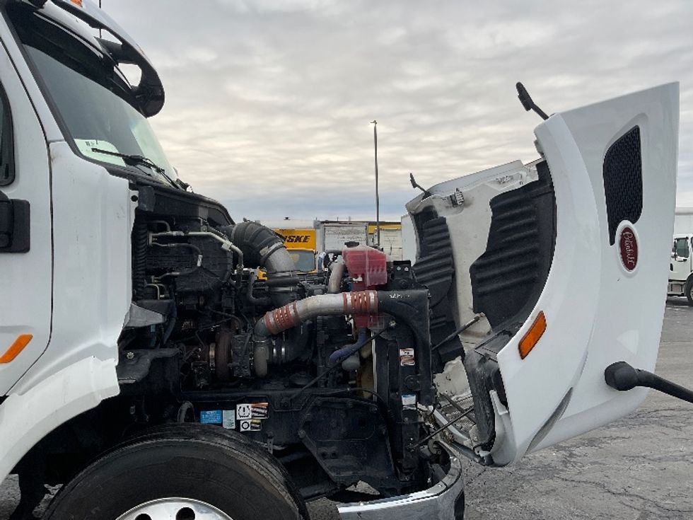 Sleeper Tractor-Heavy Duty Tractors-Peterbilt-2020-579-Akron-OH-181,218\n\t\tmiles-$ 65,500 - Image 20