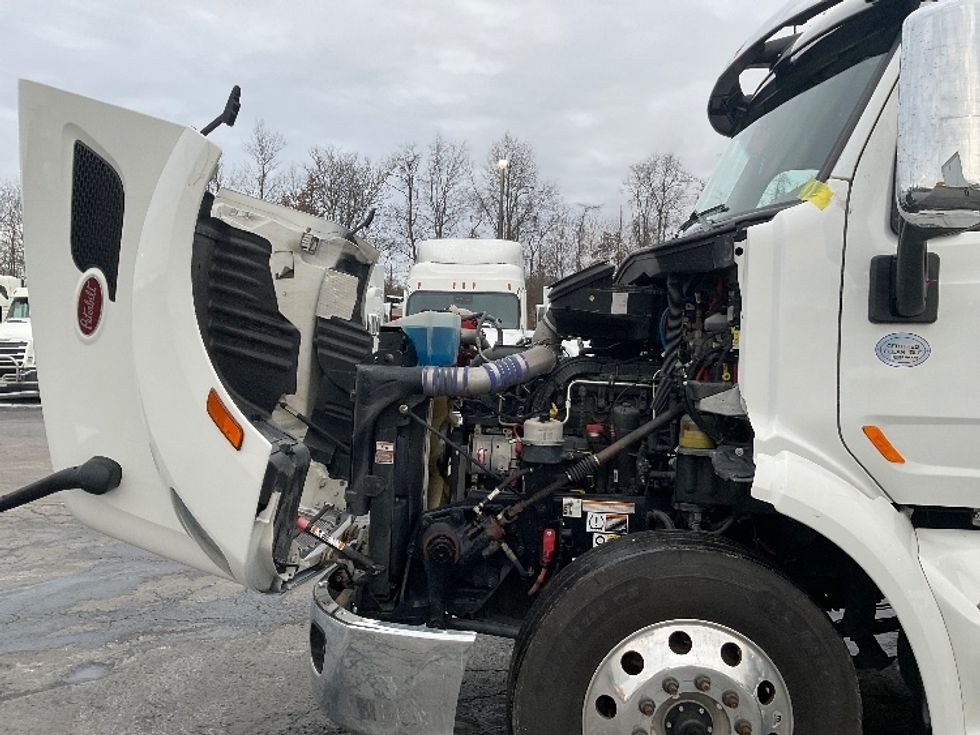 Sleeper Tractor-Heavy Duty Tractors-Peterbilt-2020-579-Akron-OH-181,218\n\t\tmiles-$ 65,500 - Image 21