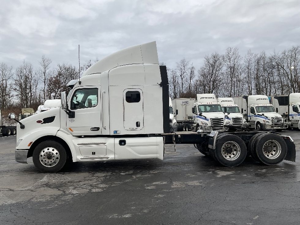 Sleeper Tractor-Heavy Duty Tractors-Peterbilt-2020-579-Akron-OH-181,218\n\t\tmiles-$ 65,500 - Image 4