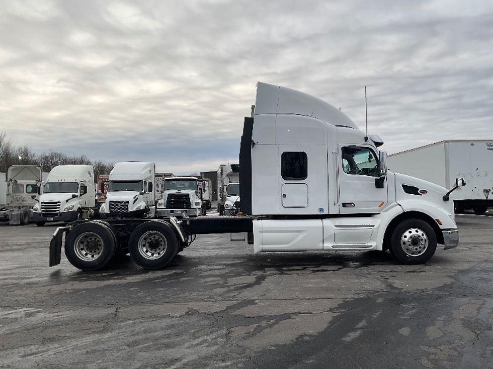 Sleeper Tractor-Heavy Duty Tractors-Peterbilt-2020-579-Akron-OH-181,218\n\t\tmiles-$ 65,500 - Image 8