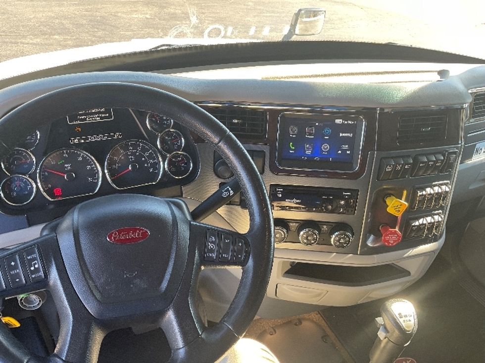 Sleeper Tractor-Heavy Duty Tractors-Peterbilt-2020-579-Akron-OH-235,218\n\t\tmiles-$ 68,750 - Image 11