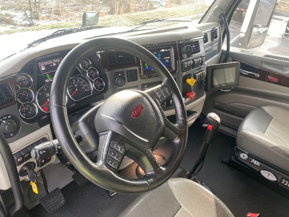 Sleeper Tractor-Heavy Duty Tractors-Peterbilt-2020-579-Jessup-MD-239,663\n\t\tmiles-$ 70,500 - Image 10