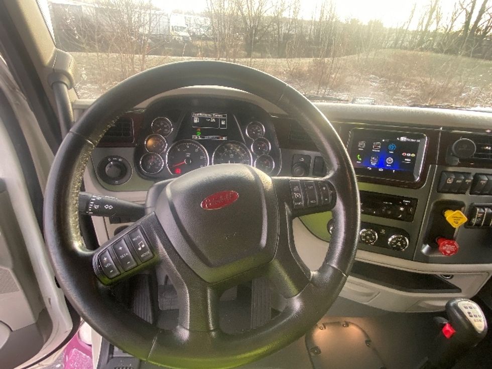 Sleeper Tractor-Heavy Duty Tractors-Peterbilt-2020-579-Jessup-MD-239,663\n\t\tmiles-$ 70,500 - Image 11