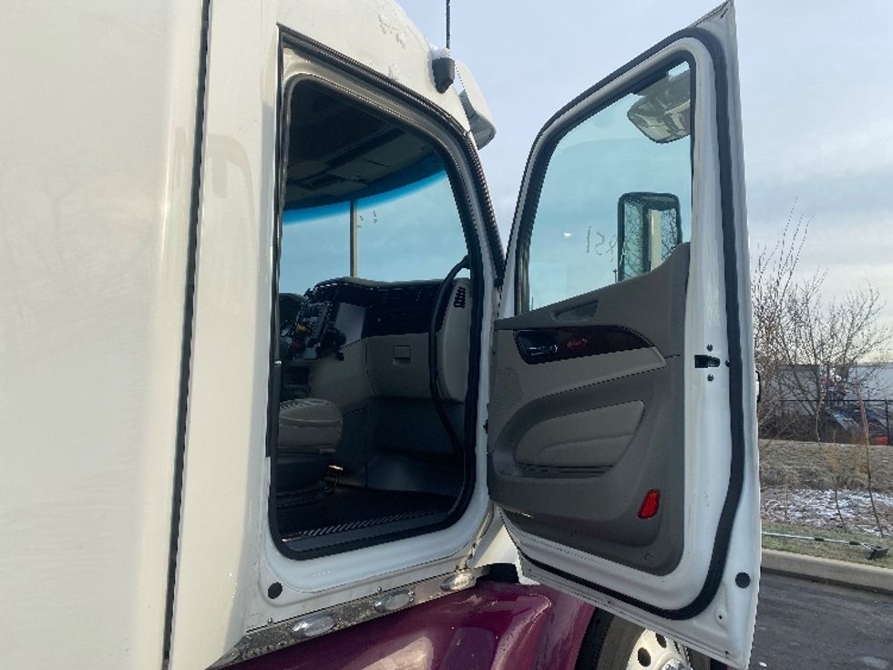 Sleeper Tractor-Heavy Duty Tractors-Peterbilt-2020-579-Jessup-MD-239,663\n\t\tmiles-$ 70,500 - Image 13