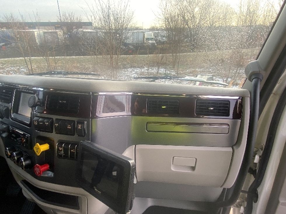 Sleeper Tractor-Heavy Duty Tractors-Peterbilt-2020-579-Jessup-MD-239,663\n\t\tmiles-$ 70,500 - Image 14