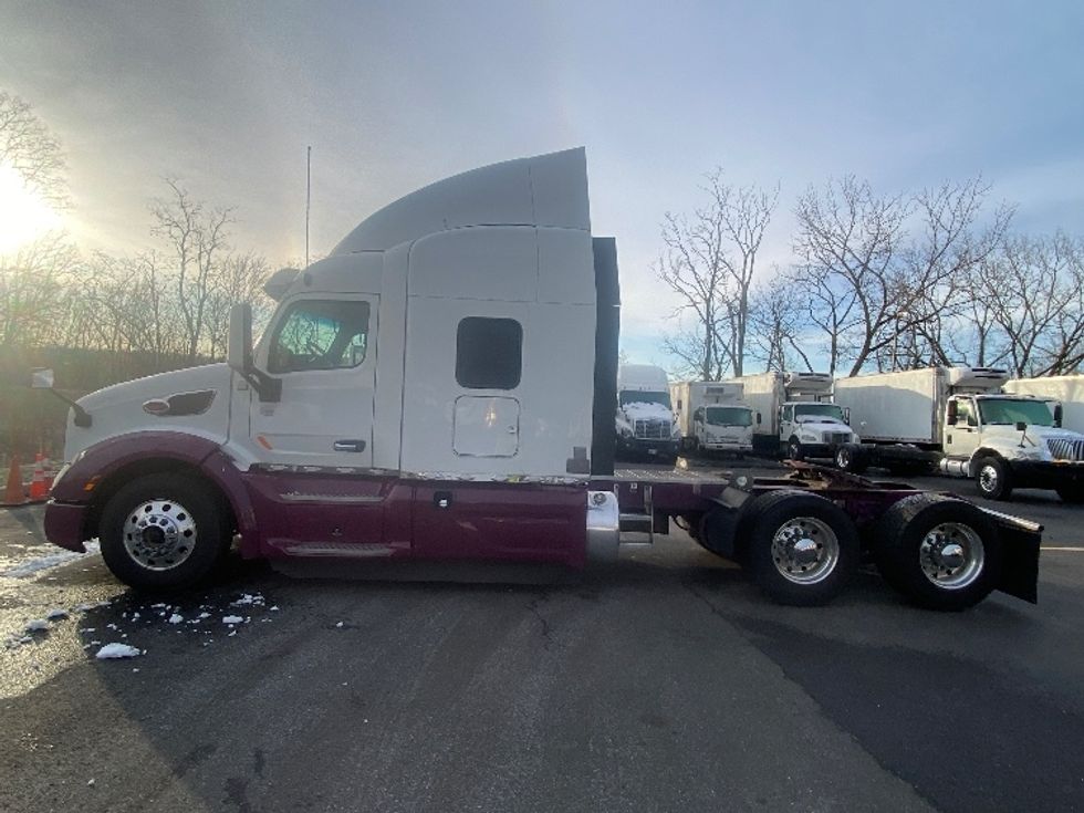 Sleeper Tractor-Heavy Duty Tractors-Peterbilt-2020-579-Jessup-MD-239,663\n\t\tmiles-$ 70,500 - Image 4