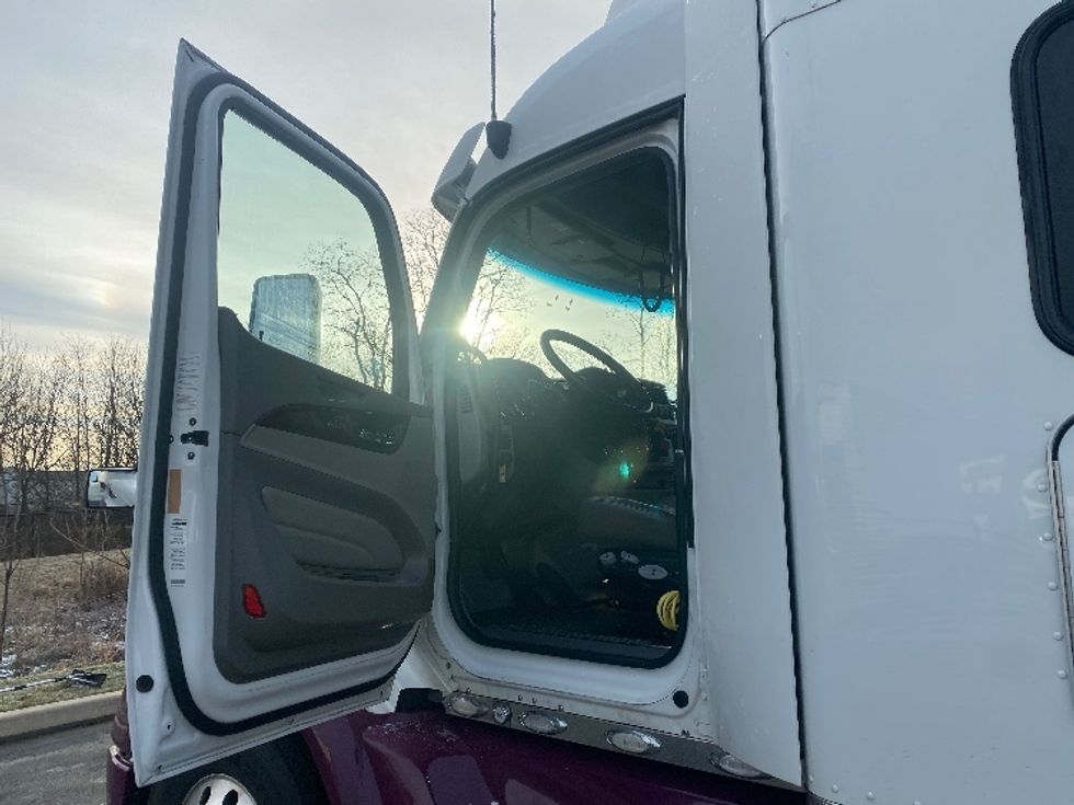 Sleeper Tractor-Heavy Duty Tractors-Peterbilt-2020-579-Jessup-MD-239,663\n\t\tmiles-$ 70,500 - Image 9