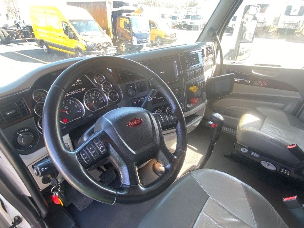 Sleeper Tractor-Heavy Duty Tractors-Peterbilt-2020-579-Jessup-MD-245,602\n\t\tmiles-$ 65,000 - Image 10