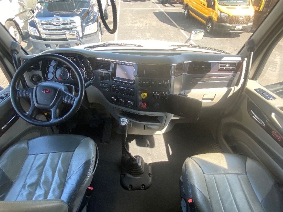 Sleeper Tractor-Heavy Duty Tractors-Peterbilt-2020-579-Jessup-MD-245,602\n\t\tmiles-$ 65,000 - Image 12