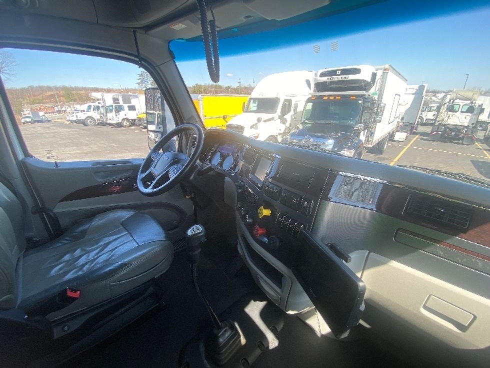 Sleeper Tractor-Heavy Duty Tractors-Peterbilt-2020-579-Jessup-MD-245,602\n\t\tmiles-$ 65,000 - Image 15
