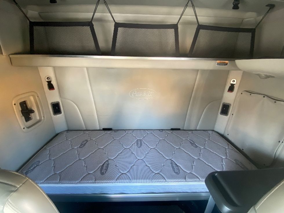 Sleeper Tractor-Heavy Duty Tractors-Peterbilt-2020-579-Jessup-MD-245,602\n\t\tmiles-$ 65,000 - Image 16